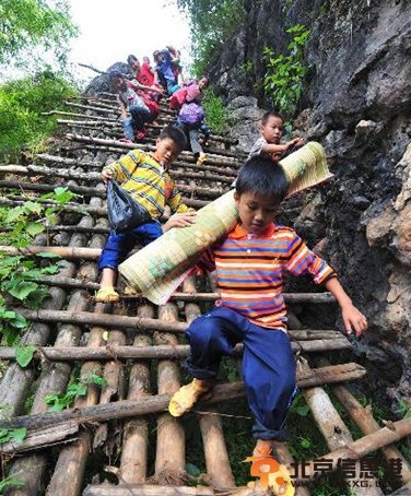 广西瑶族自治县山里娃上学记：让上学之路不再艰险 