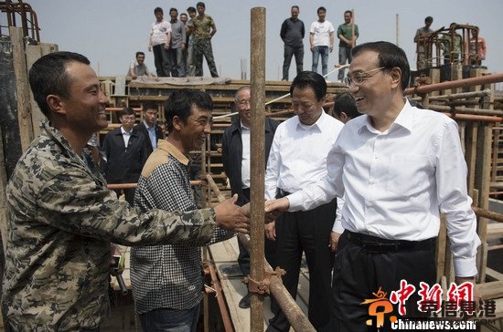 李克强：农民工是城市建设的双功臣