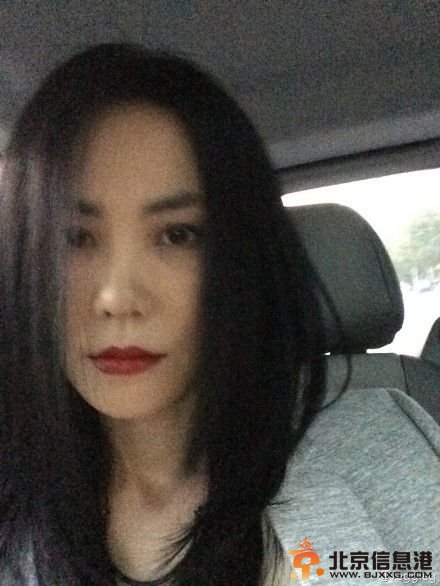 王菲撞脸俞飞鸿那英左右逢源 网友：女神都长一个样？【图】