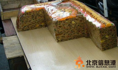 买买提切糕让三名大学生成糕富帅 舌尖2使切糕生意井喷