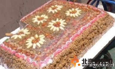 买买提切糕让三名大学生成糕富帅 舌尖2使切糕生意井喷
