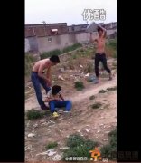 三人打一个孩子最后用砖头砸晕，网友人肉安徽灵璧县黄湾镇中学
