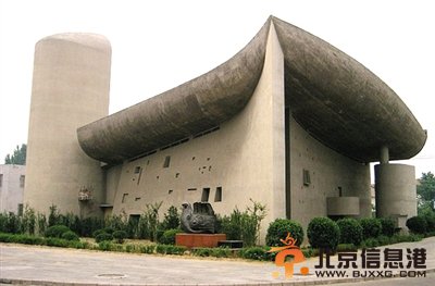 法国“朗香教堂”