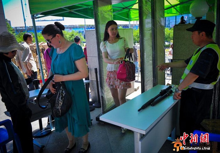 新疆乌鲁木齐加强公共场所安保措施