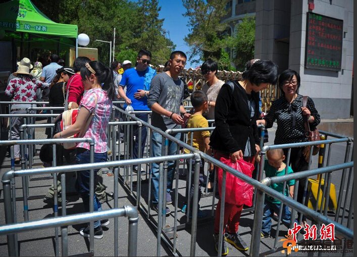 新疆乌鲁木齐加强公共场所安保措施