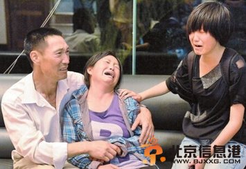 昆明半程马拉松 10人晕倒1人死亡