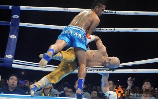 经典之战：武僧一龙不敌泰国拳王 刚回国时差没倒过来