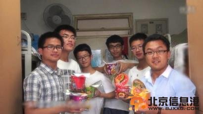 舌尖·泡面篇走红 19岁导演:泡面是大学<a href='http://www.bjxxg.cn/health/yinshi/' target='_blank'><u>饮食</u></a><a href='http://www.bjxxg.cn/edu/wenhua/' target='_blank'><u>文化</u></a>