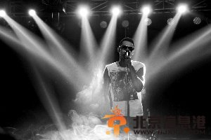 国羽将帅参演<a href='http://www.bjxxg.cn/ent/dianying/' target='_blank'><u>电影</u></a>李永波林丹被赞演技好（图）