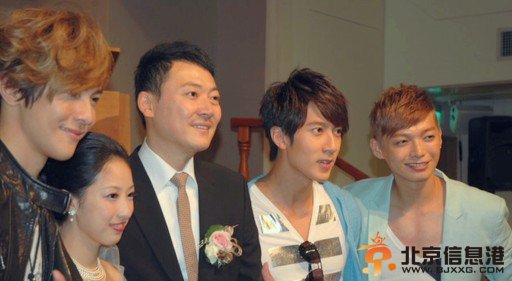 刚出道的飞轮海和阿ken