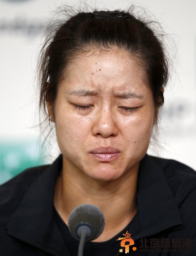 李娜紧闭双眼