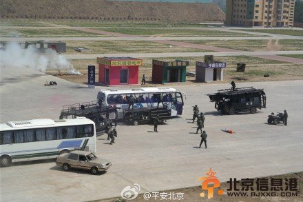 <a href='http://www.bjxxg.cn/news/beijing/' target='_blank'><u>北京</u></a>公安武警反恐实战演练雪豹突击队参演（组图）