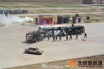 北京公安武警反恐实战演练 雪豹突击队参演(组图)