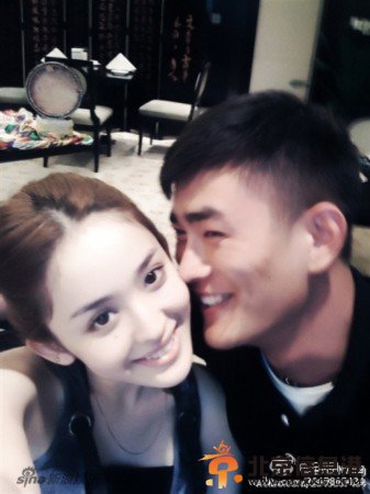古力娜扎男友王成刚亲密照曝光 二人甜蜜亲吻
