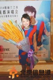 杨钰莹现身成都。