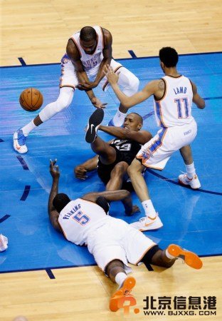 伊巴卡回归废马刺最强招 进攻效率暴跌判若两队