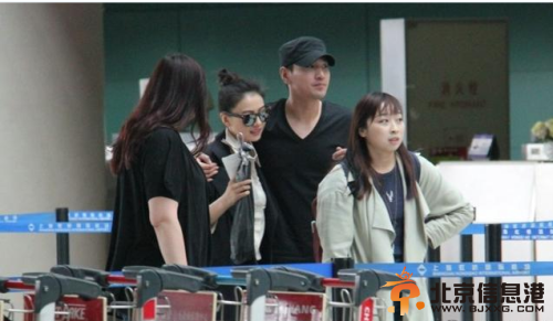 高圆圆赵又廷甜蜜牵手 机场缠绵热吻难舍难分