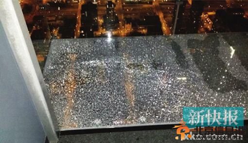 103层玻璃观景台开裂