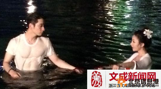 柳岩与韩国帅哥泳池戏水 性感女神大演湿身诱惑