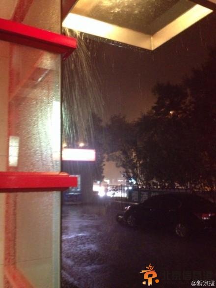 组图：北京河北等多地狂风暴雨 廊坊全城停电