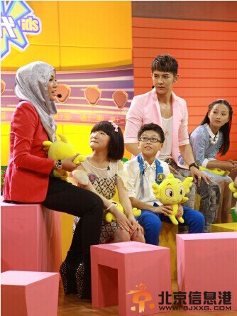 《中国新声代》第2季首播 汪东城频繁示好茜拉