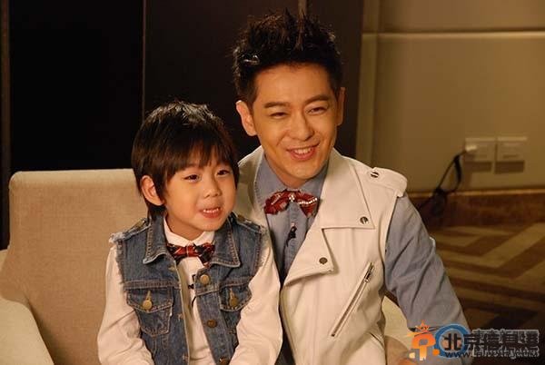 Kimi台上疲惫打瞌睡