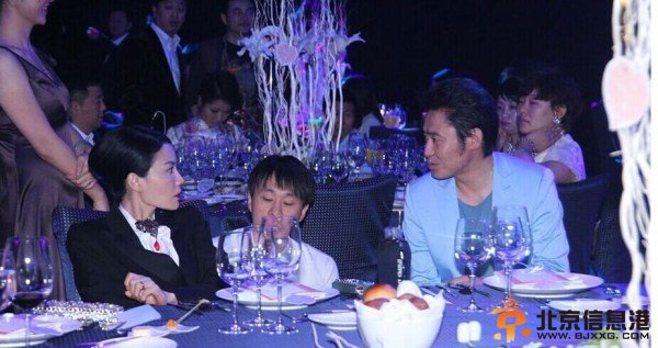 吴秀波否认与王菲地下情 公共场合只见过两次