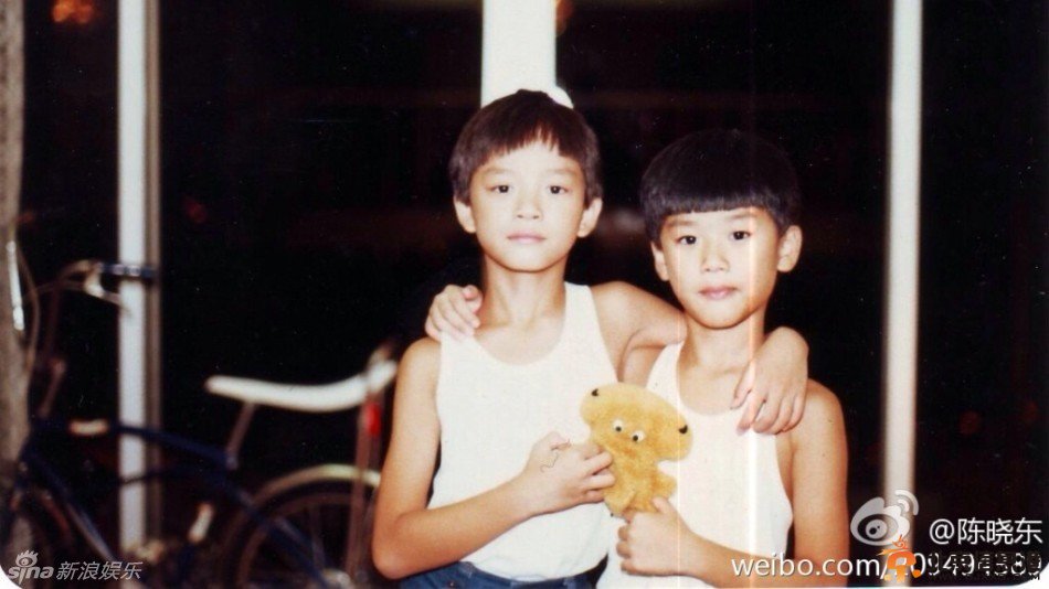 众星儿童节晒童年萌照 小时候就这么美