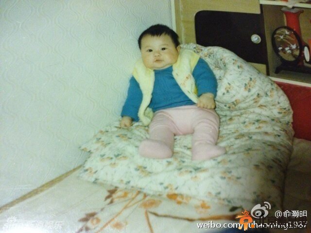 众星儿童节晒童年萌照 小时候就这么美