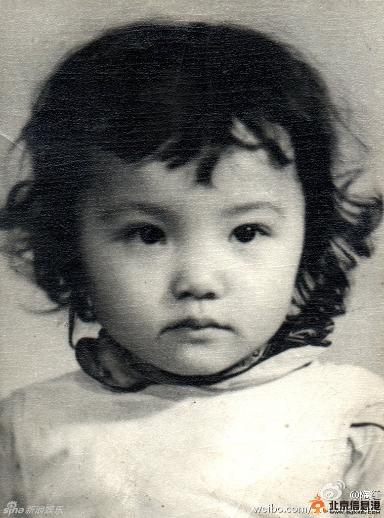 众星儿童节晒童年萌照 小时候就这么美