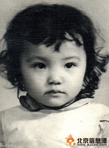 “童心未泯”众星儿童节晒童年萌照[组图]