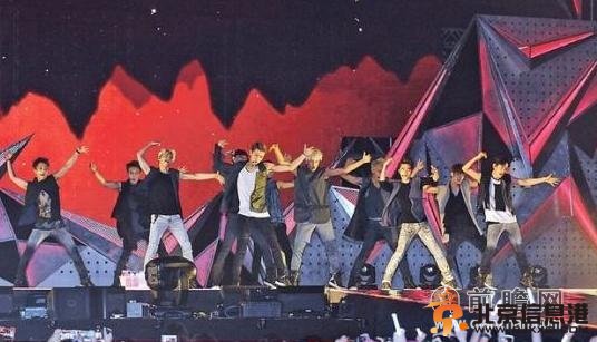  exo香港演唱会火热劲舞秀肌肉  张艺兴鹿晗卖萌示爱掀高潮