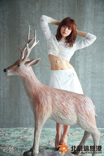 陈妍希庆生看猛男跳热舞 好友谢霆锋送花(图)