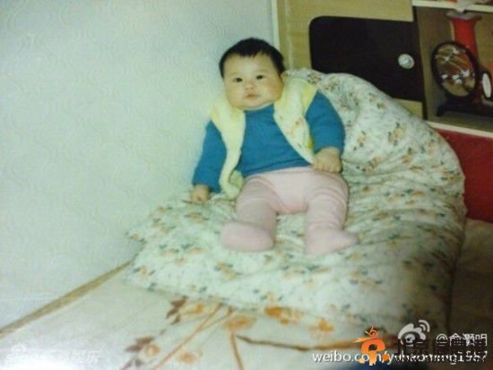 众星晒童年萌照庆儿童节 李小璐萌照获赞(组图)