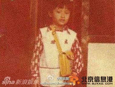 众星晒童年萌照庆儿童节 李小璐萌照获赞(组图)