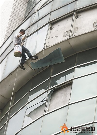 狂风骤雨袭北京 延庆最大风力11级
