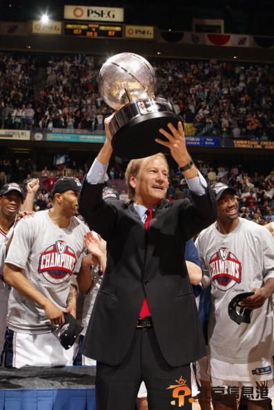 前篮网老板飞机失事不幸遇难 曾率球队连入总决赛