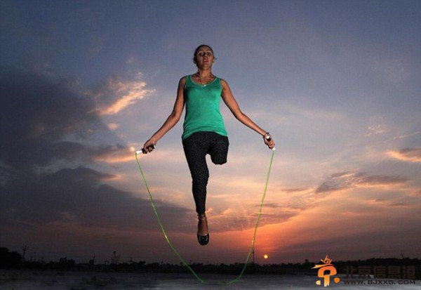 印度残疾女子大秀舞技惊艳达人秀（组图）