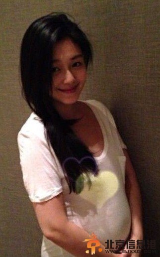 女星大肚照比美：梁静茹俏皮 应采儿美艳