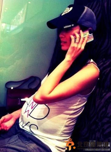 女星大肚照比美：梁静茹俏皮 应采儿美艳