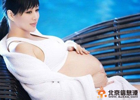 女星大肚照比美：梁静茹俏皮 应采儿美艳