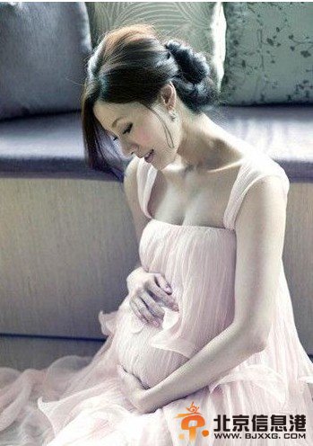 女星大肚照比美：梁静茹俏皮 应采儿美艳