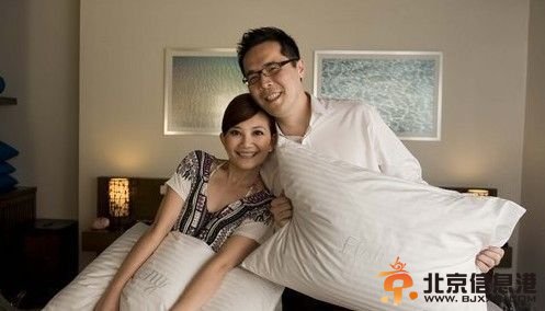 女星大肚照比美：梁静茹俏皮 应采儿美艳