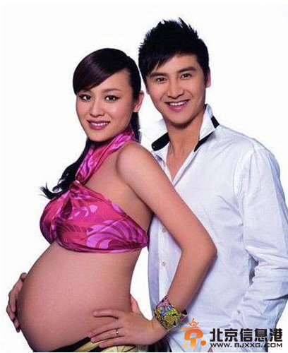 女星大肚照比美：梁静茹俏皮 应采儿美艳