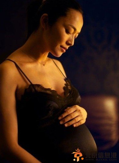 女星大肚照比美：梁静茹俏皮 应采儿美艳