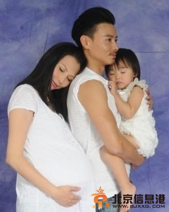 女星大肚照比美：梁静茹俏皮 应采儿美艳