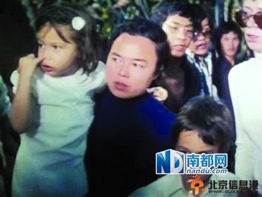 在葬礼上，李小龙当时刚七岁的儿子李国豪指着父亲的遗体叫着：“Movie！Movie！”———他以为父亲还在拍电影。