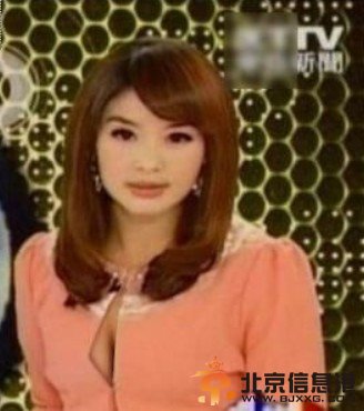 台湾女主播大胸爆钮 继续淡定播报被疑隆胸作秀