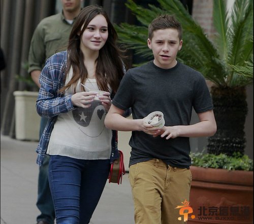 小贝长子情窦初开，与女友亲密约会