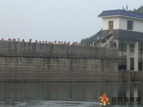 组图：湖南两初中女生水库游野泳溺亡